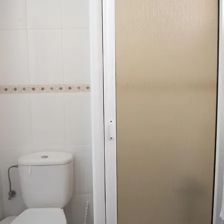 Guest house Geranios 2*